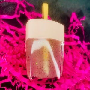 I have a business I sell body scrub,body gloves,lip gloss and more